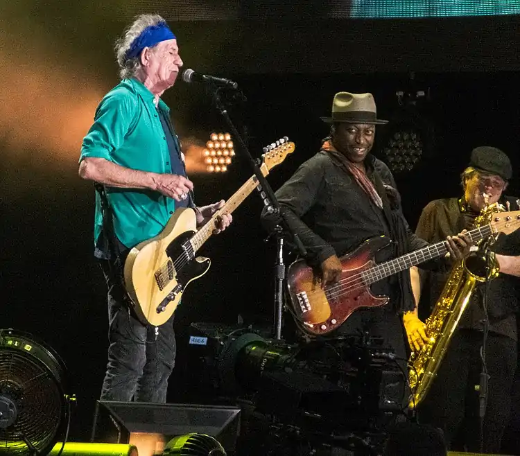 Keith Richards mit Darryl Jones und Bobby Keys.jpg