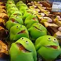 "Kaj kage", cream cakes resembling a frog