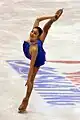 One-handed Biellmann spiral(Front view)(Yuna Kim)