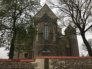 Rear view of the presbyterium