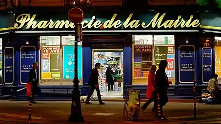 NW corner of the square : Pharmacie de la Mairie (Pharmacy).