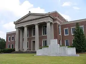 Lamar County courthouse in Barnesville