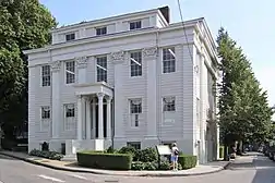 The adjacent Levi H. Gale House is used as a Jewish community center