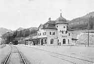 Keilbahnhof of Lichtensteig; platform of the BT on the left and platform (hidden) of the SBB on the right