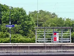 Island platform with shelter