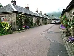 Looking west. Avonlea and Ivy Bank, Rose Cottage and The Sheiling and Laurel Cottage and Ravenslea