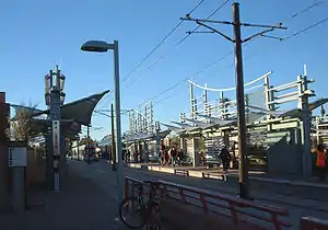 A picture of the Central Avenue/Camelback light rail station.