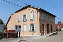 The town hall in Les Arsures