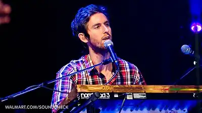 Maroon 5 on Soundcheck (4921778516).jpg