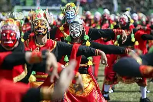 Malangan topeng mass dance