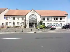 The town hall and school in Mittelbronn