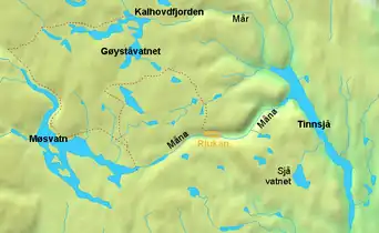 Map showing the position of Rjukan between lakes Møsvatn (west, upstream) and Lake Tinn (east)