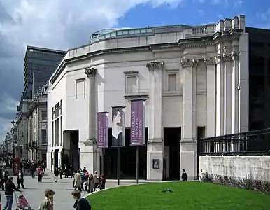 Sainsbury Wing, National Gallery, London, by Robert Venturi, 1987-1991