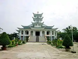 In front of Môi Khôi temple