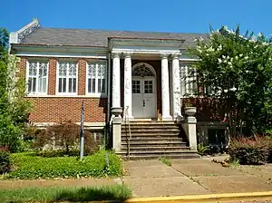 The Old Carnegie library was completed in 1918 and was originally used by the Kinchafoonee Regional Library System. The building is now used by the Randolph Chamber of Commerce.