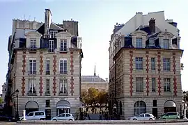 The entry to Place Dauphine