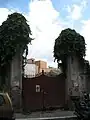 The gate of the courtyard "of the cavallerizza" on Leonardo Murialdo Street (June 2009).