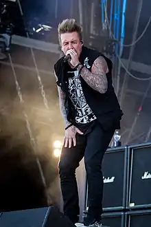 Shaddix performing with Papa Roach in 2015