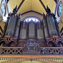 The grand organ on the tribune