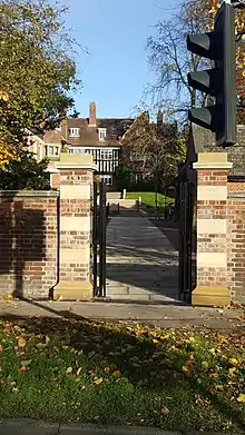 Pedestrian entrance to the Woolf Institute Building