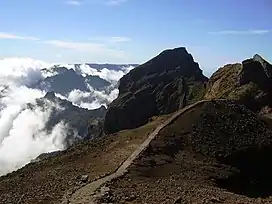 A cloud layer around Pico das Torres