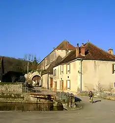 The chateau gate in L'Isle-sur-Serein