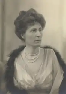 Sepia image of Helen Ferguson, probably dated between 1914 and 1918.