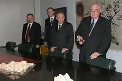 Iljine (far right) with Vladimir Putin at the Guggenheim in 2005