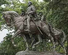 Photograph of the statue of Robert E. Lee on Traveller