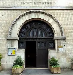 The main entrance to St. Antoine church from Ledru-Rollin Avenue.