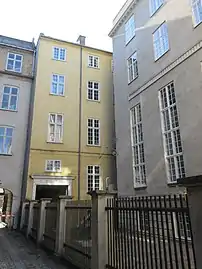 The rear side of the building seen from the courtyard of Sankt Annæ Plads 8