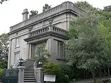 The 1910 home of Samuel Hill (814 E Highland Drive on Capitol Hill), designed by Hill in collaboration with Hornblower & Marshall, is an early example of concrete construction.