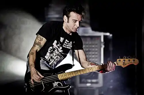 Simon Gallup 2012.jpeg