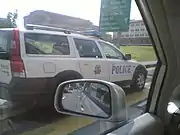 A Volvo V70 XC Fast Response Vehicle on patrol nearby North Bridge Road. Note the lower profiled light bar as compared with the Fast Response Car.