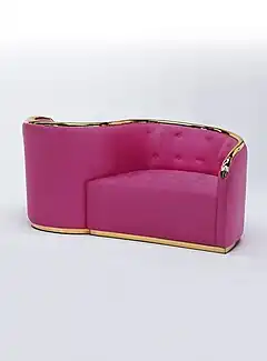 A contemporary tête-à-tête sofa.