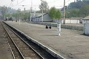 View of the platform at Sŏnch'ŏn station on the P'yŏngŭi Line.