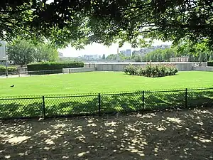 Square of l'Île de la Cité and entrance to the Memorial to the Martyrs of the Deportation