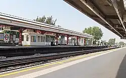 Eastbound platform looking west towards Turnham Green (September 2006)