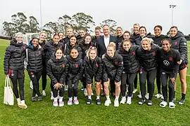 Huerta with the U.S. national team and Second Gentleman, Doug Emhoff, July 2023