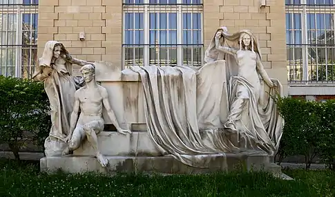 Monument à Voltaire (1907), Paris, Lycée Voltaire.