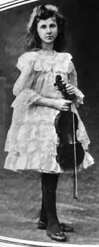 Vivien Chartres, from a 1906 publication.