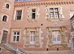 Renaissance windows at hôtel du Vieux-Raisin