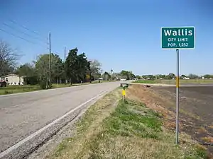 View north on FM 1952 at Wallis city limit