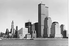 The building to the left of the World Trade Center in 1986.