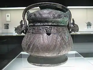 Zhou dynasty you-vessel with yunleiwen